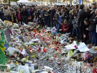 Un minuto di silenzio per la strage di Parigi